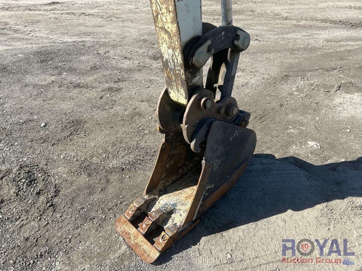 2016-bobcat-e32i-image-22