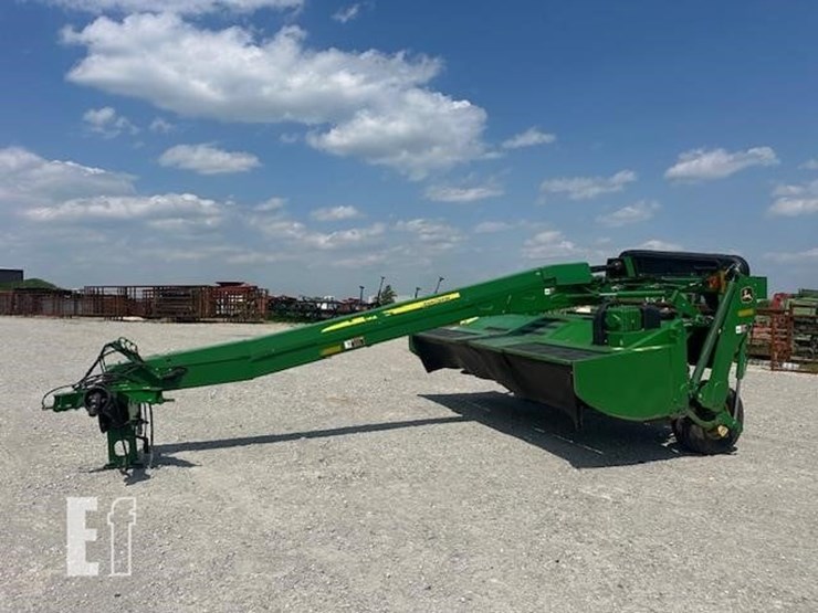 2017-john-deere-835-image-1