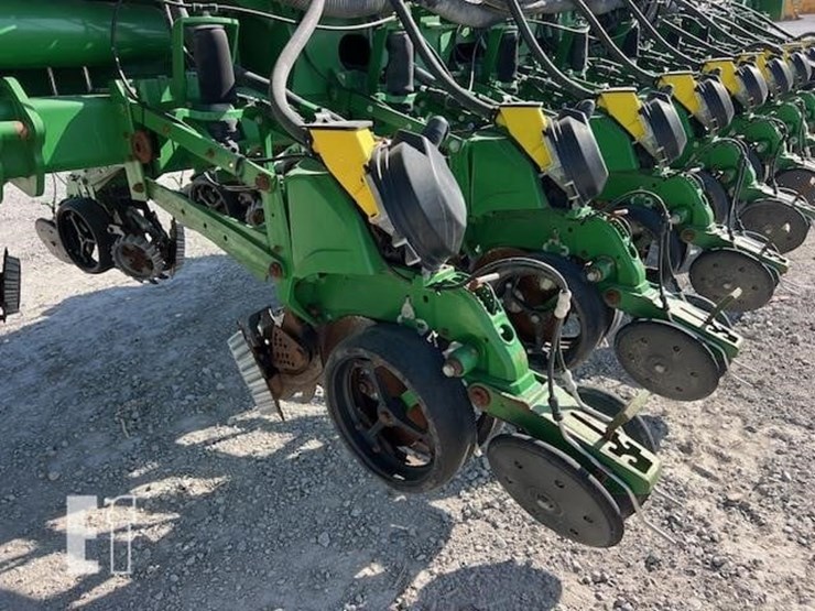 2009-john-deere-1770nt-image-38