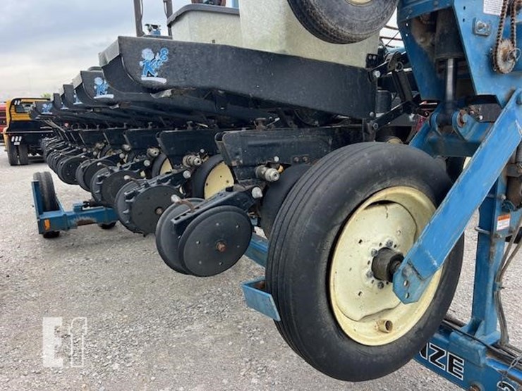 kinze-2600-image-34