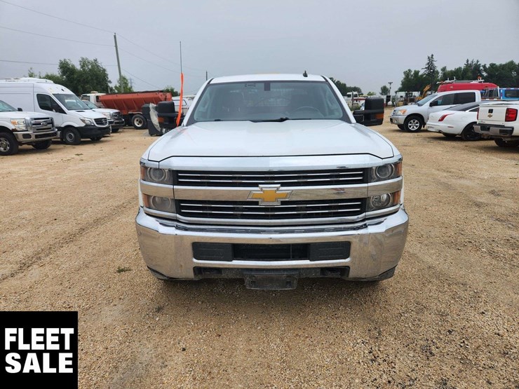 2015-chevrolet-silverado-2500hd-image-17