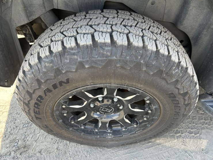 2012-chevrolet-tahoe-lt-image-32