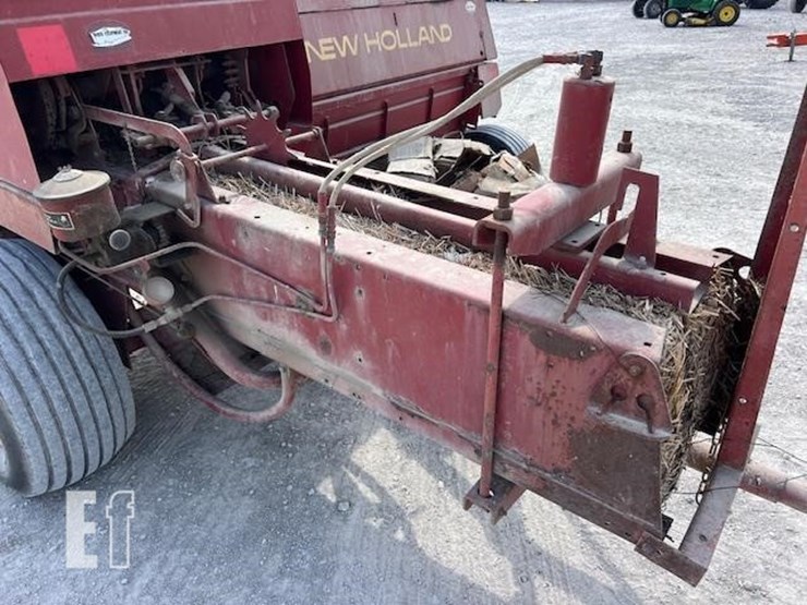 new-holland-320-image-22