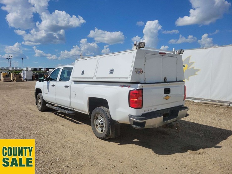 2017-chevrolet-silverado-2500hd-image-2