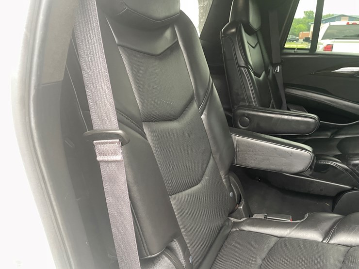 2017-cadillac-escalade-image-58