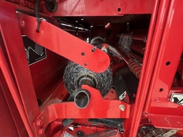 2010-new-holland-br7090-image-12