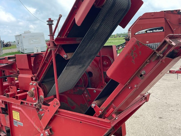 new-holland-311-image-24
