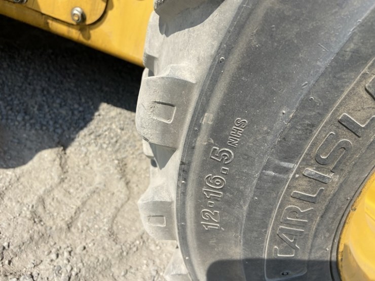 deere-320e-image-12