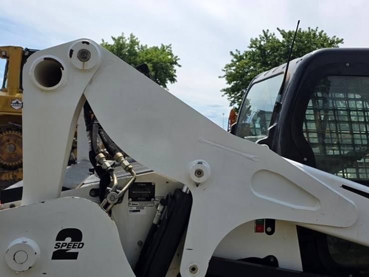 2022-bobcat-t770-image-17
