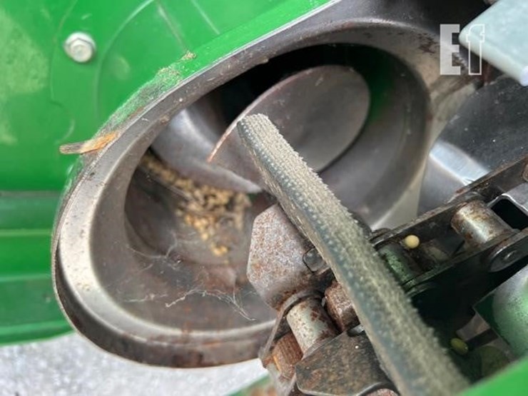 2014-john-deere-s670-image-32