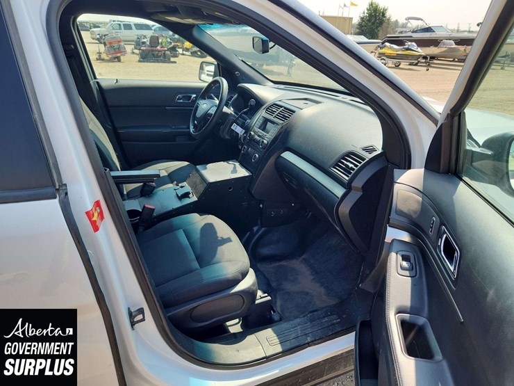 2017-ford-explorer-image-13