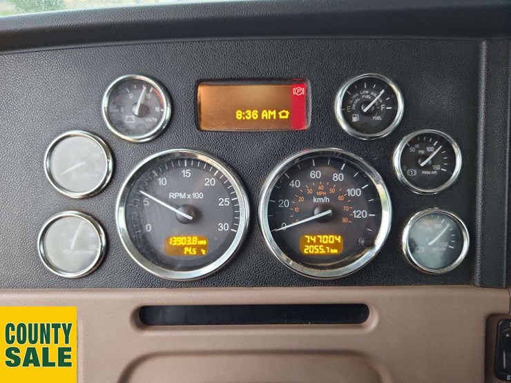 2012-peterbilt-367-image-8