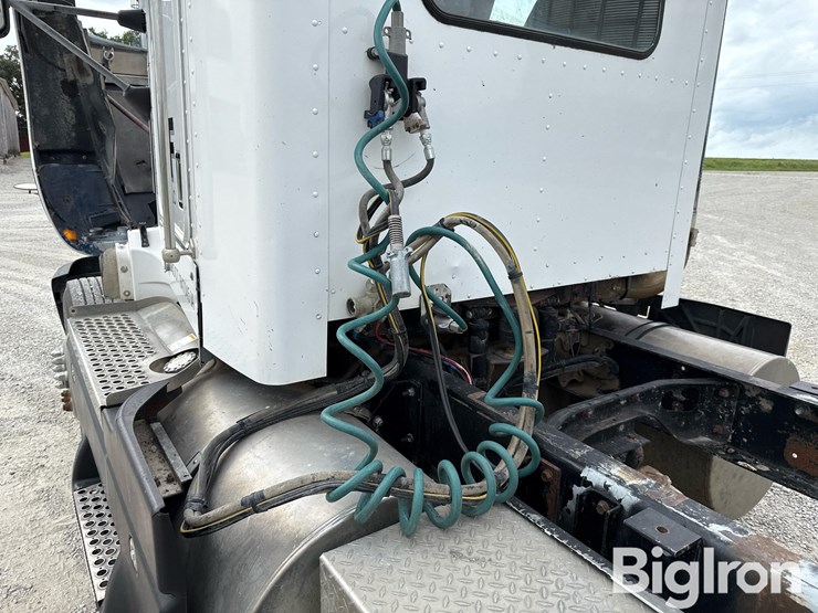 2002-kenworth-t600-image-12