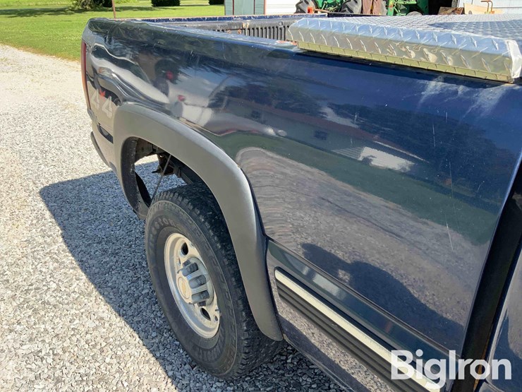 2001-chevrolet-silverado-image-17