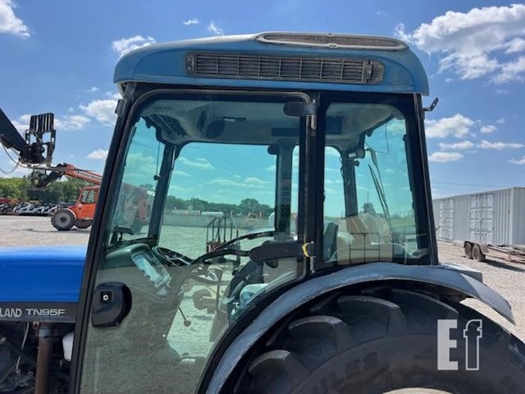 2002-new-holland-tn95f-image-22
