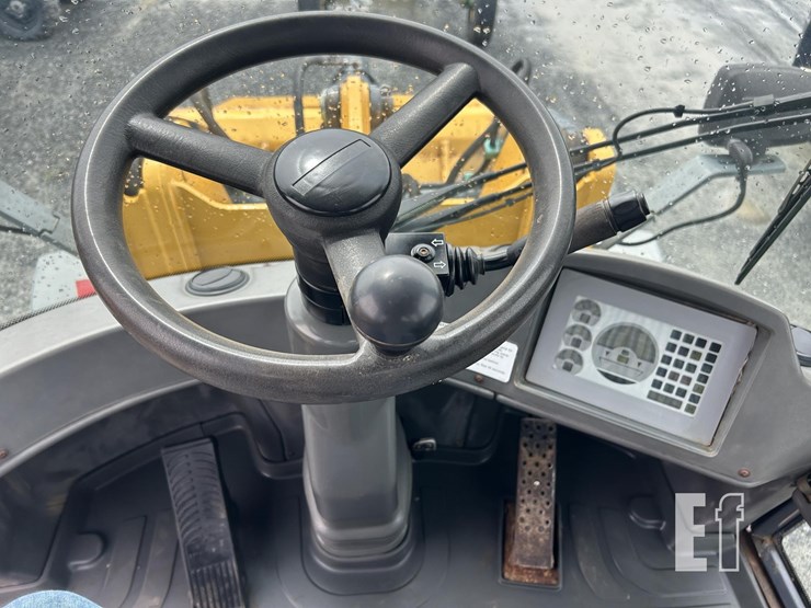 2006-deere-244j-image-10