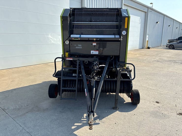 claas-rollant-260-image-4