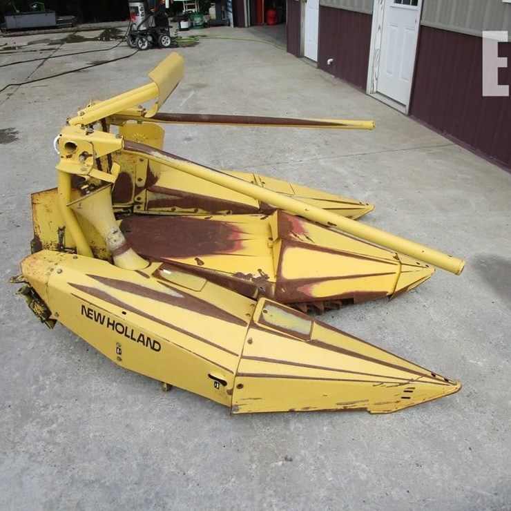 NEW HOLLAND 824