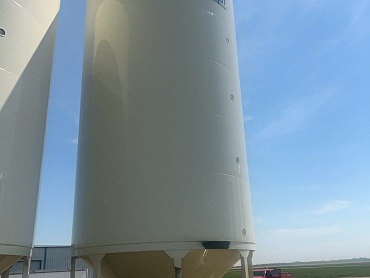 concept-5,000-bushel-hopper-bin,-fully-equipped-with-agi-grainguard-bin-fan-with-7.5-hp-three-phase-electric-motor-image-17