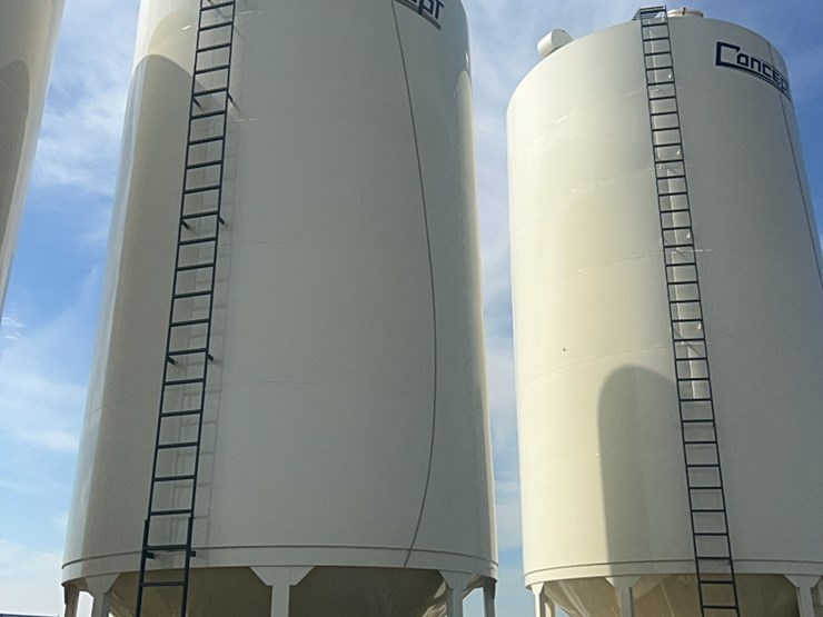 concept-5,000-bushel-hopper-bin,-fully-equipped-with-agi-grainguard-10-hp-bin-fan-with-three-phase-electric-motor-image-3