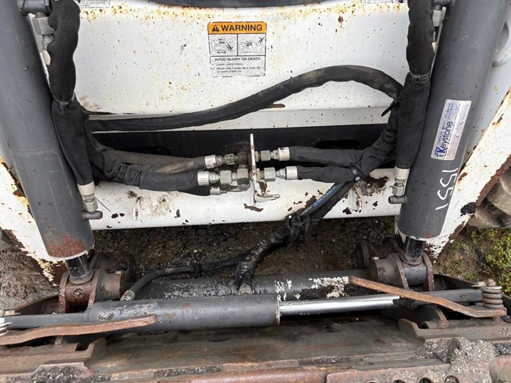 2014-bobcat-s570-image-17