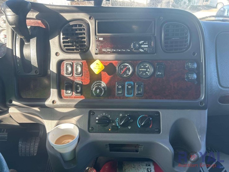 2019-freightliner-m2-106-landscape-dump-truck-image-10