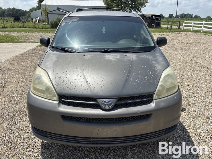 2004-toyota-sienna-image-2
