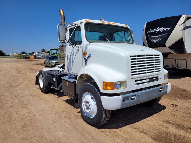 1995-international-8100-image-2