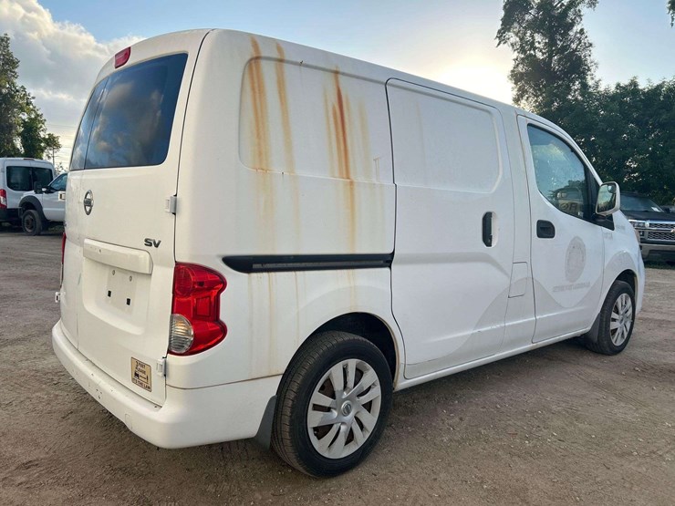 2016-nissan-nv200-image-3