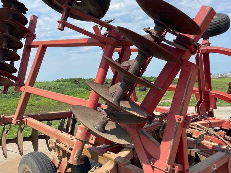 massey-ferguson-820-image-9