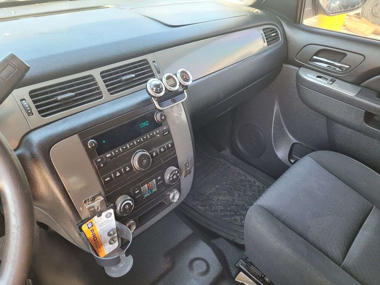 2010-chevrolet-tahoe-ls-image-9