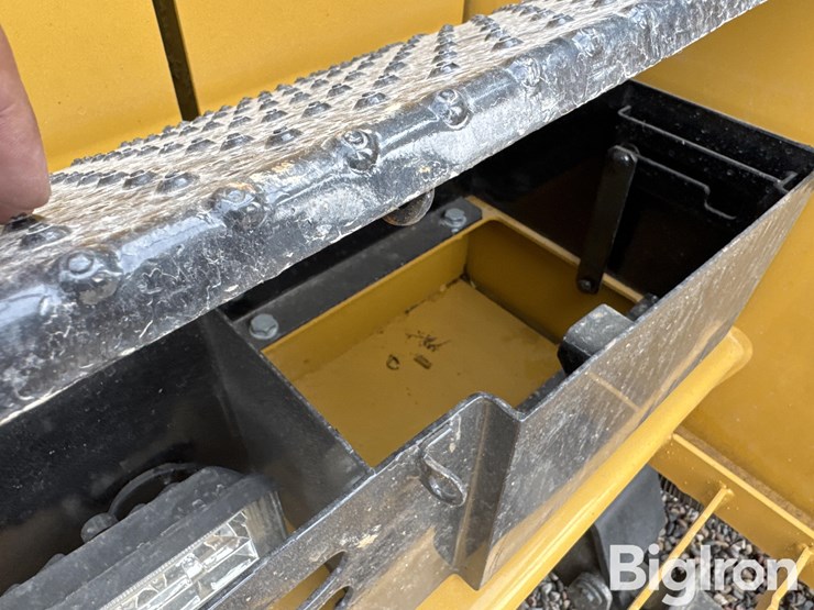 2014-caterpillar-305.5e-image-17