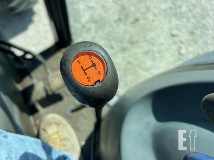 2002-new-holland-tn95f-image-33