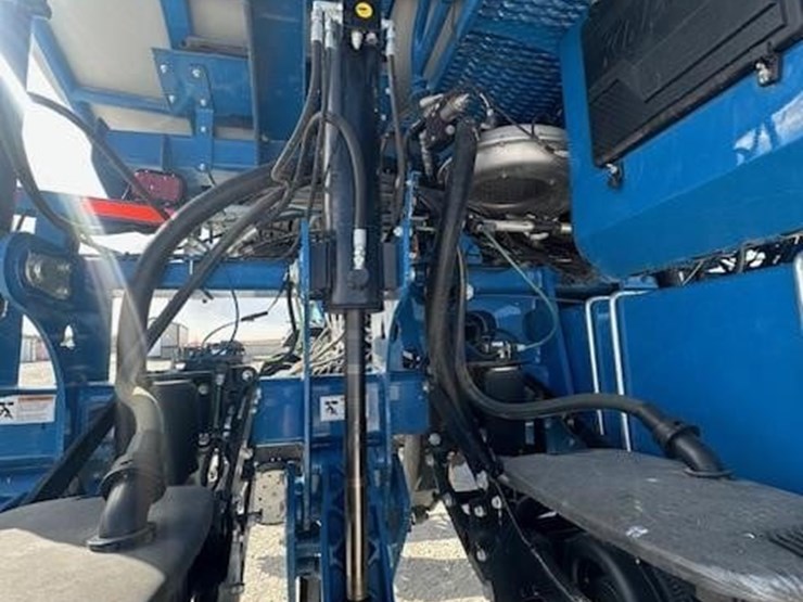 2014-kinze-4900-image-22