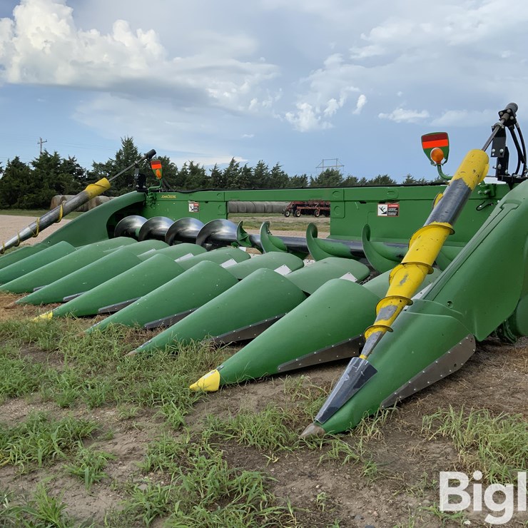2017 JOHN DEERE 608C