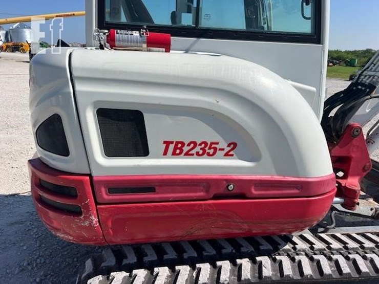 takeuchi-tb235-2-image-17