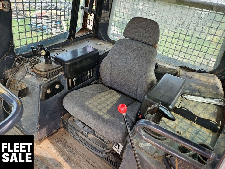2013-deere-850j-image-32