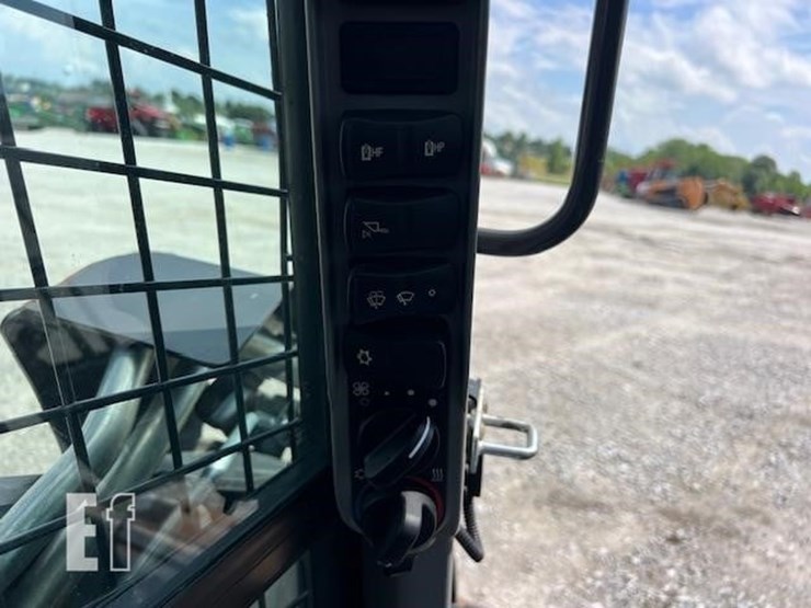 2020-new-holland-c332-image-40