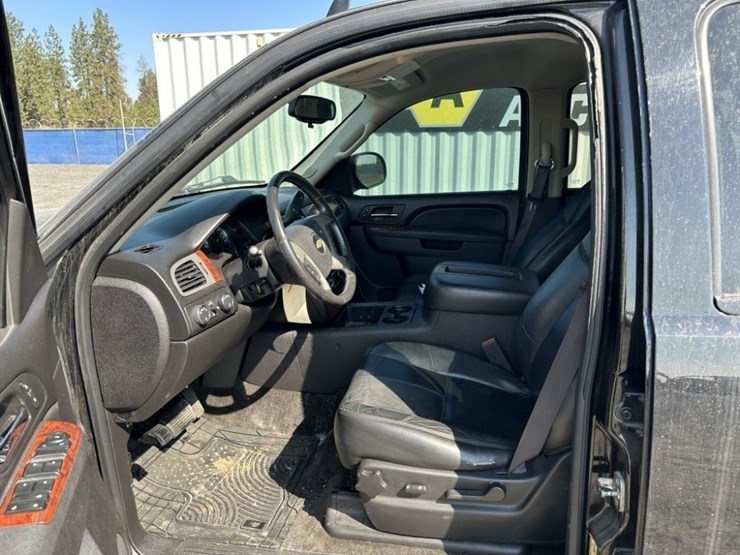 2012-chevrolet-tahoe-lt-image-15