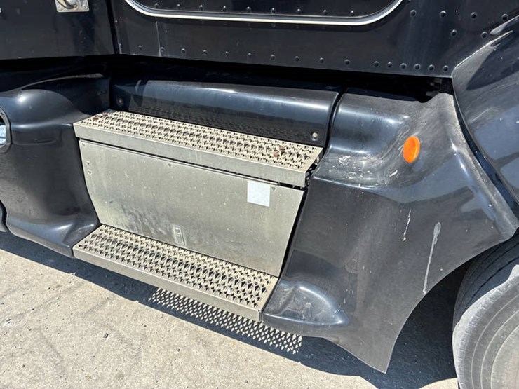 2011-peterbilt-386-image-19