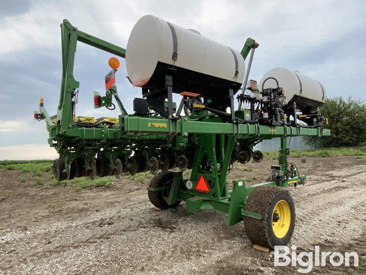 2021-john-deere-1745-image-5