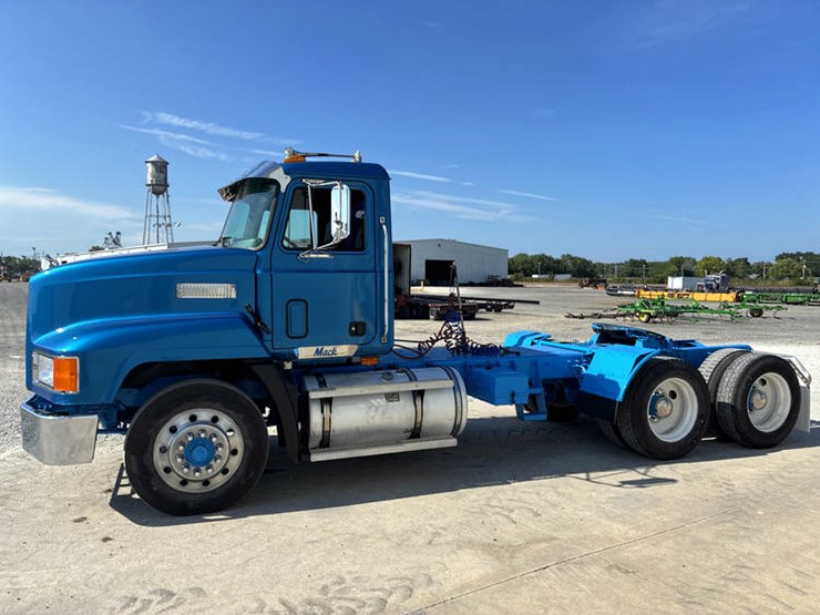 1996-mack-ch613-image-11