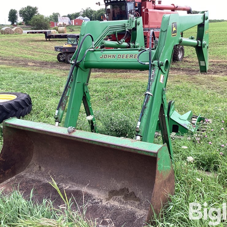JOHN DEERE 640