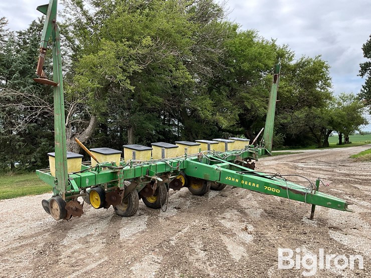 john-deere-7000-image-3