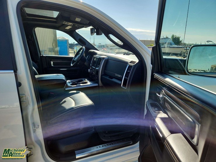 2016-ram-1500-laramie-image-16