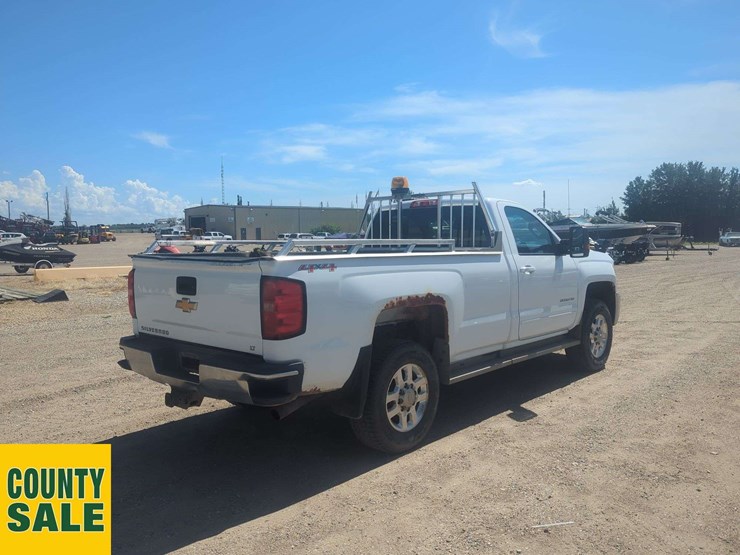 2015-chevrolet-silverado-3500hd-image-4