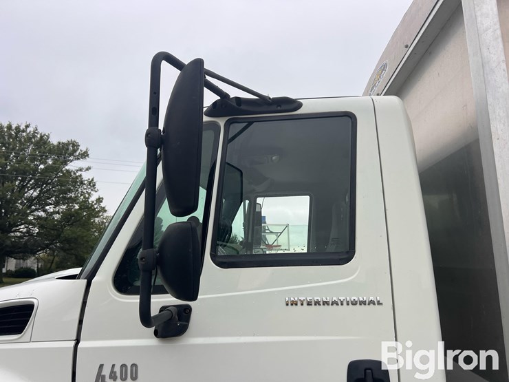 2004-international-durastar-4400-image-19