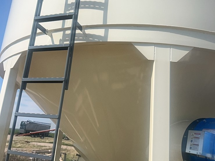 concept-5,000-bushel-hopper-bin,-fully-equipped-with-agi-grainguard-bin-fan-with-7.5-hp-three-phase-electric-motor-image-38