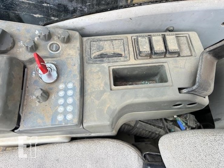 2014-deere-290g-lc-image-45