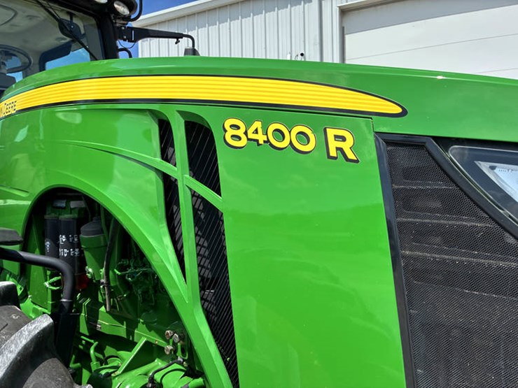 2018-john-deere-8400r-image-18